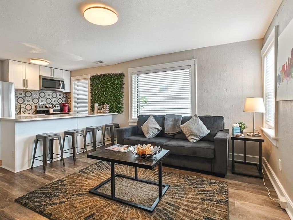 Вилла Heart Of Westport 1Br Канзас-Сити Экстерьер фото