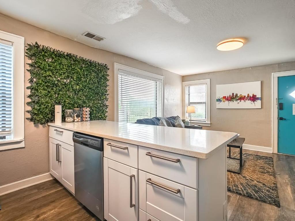 Вилла Heart Of Westport 1Br Канзас-Сити Экстерьер фото